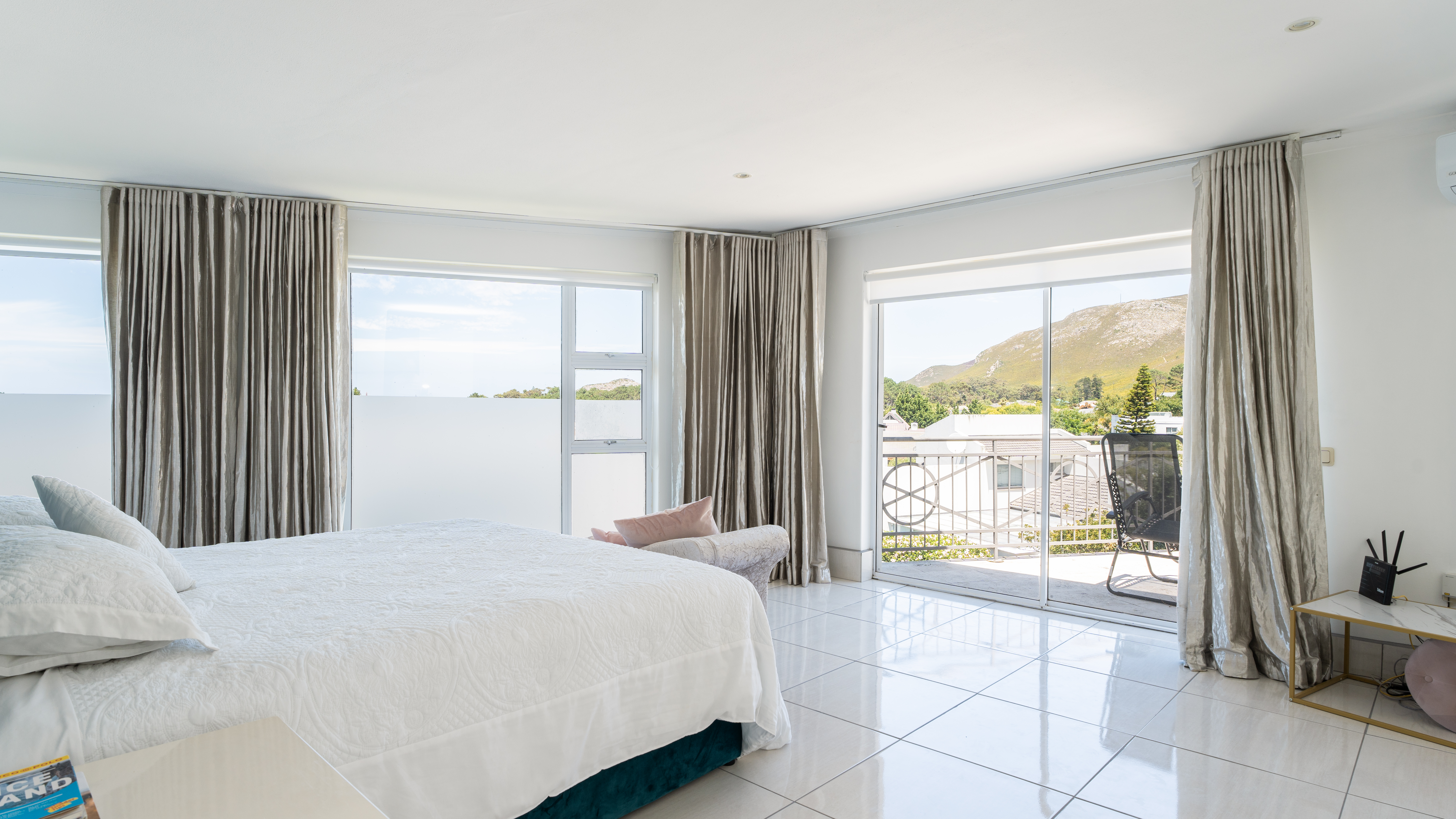 6 Bedroom Property for Sale in Hermanus Heights Western Cape